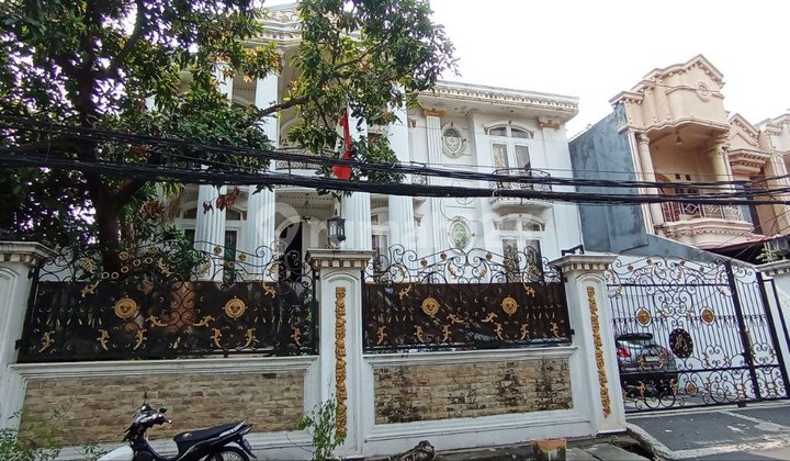 Rumah Mewah Strategis Di Jakarta Pusat  2