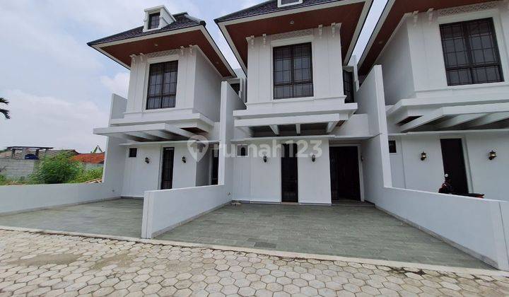 Rumah mewah klasik modern di kodau jati warna dekat  jati bening 1