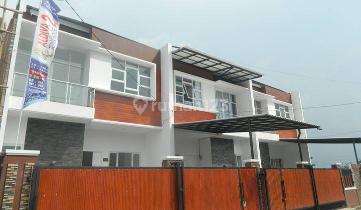 town house bangunan bata merah dekat ke tol dan lrt Bekasi timur 1