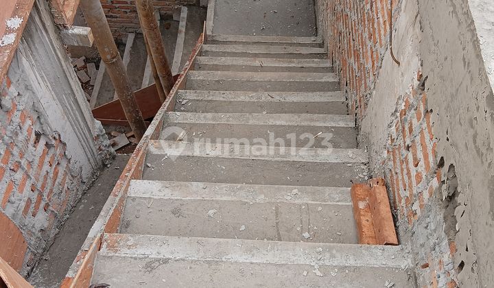 Good New House by the Wide Road Near Cibubur LRT Good New House by the Wide Road Near Cibubur LRT