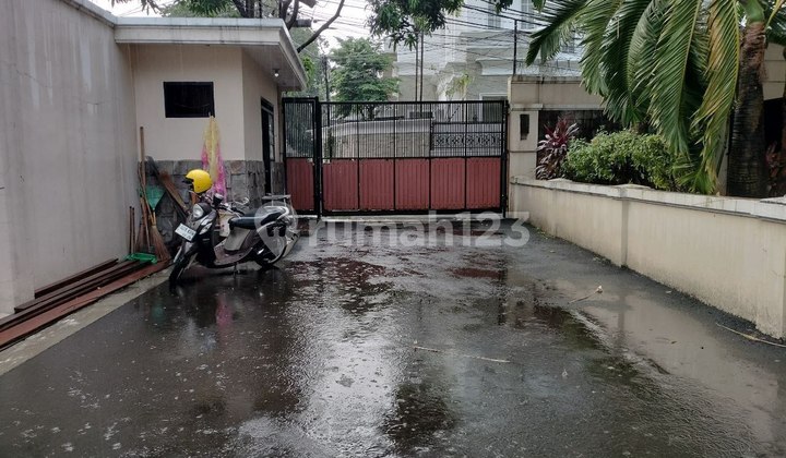 Rumah Modern 2 Lantai Bonus Private Pool Kemang Jakarta Selatan 2