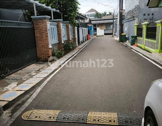 Rumah 2 Unit Plus Kolam Renang Dalam Town House Duren Sawit Jakarta Timur