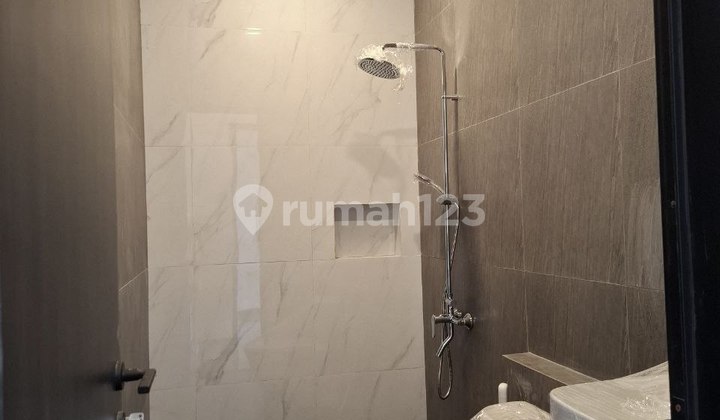 Dijual Rumah 4 Lantai SHM Dalam Cluster Cilanda Jakarta Selatan Dijual Rumah 4 Lantai SHM Dalam Cluster Cilanda Jakarta Selatan