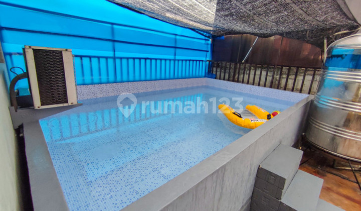 Rumah 2 Lantai tersedia Kolam Renang Ciputat Tangerang Selatan