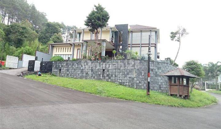 Villa 2 Lantai Asri Dan Nyaman Lembang Bandung 1