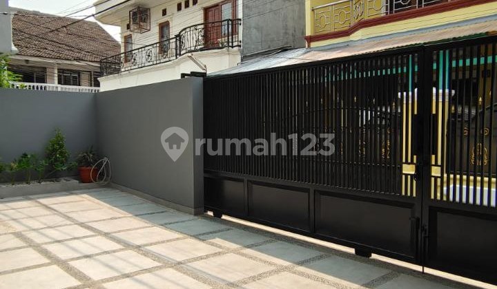 Rumah 2 Lantai Lokasi Strategis Tebet Jakarta Selatan
