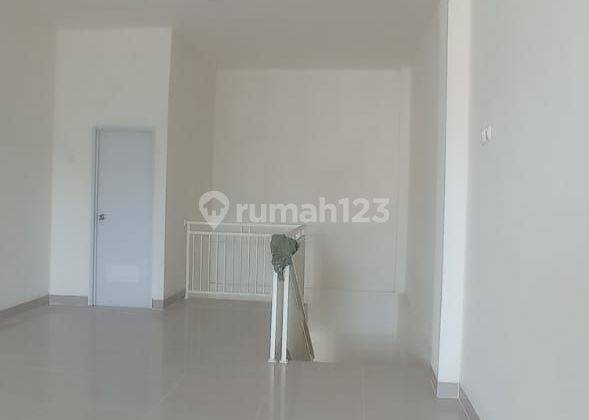 Ruko Baru siap huni dan usaha di gerbang perumahan besar di babelan  2