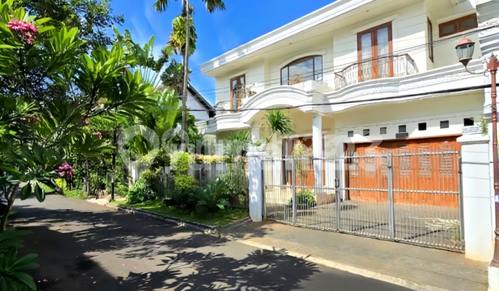 Luxury House in the Elite Pondok Kelapa Duren Sawit Housing Complex 2