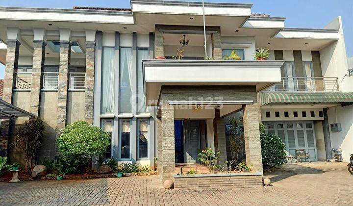 Rumah Mewah Full Furnish dengan Private Pool di Jaticempaka 1