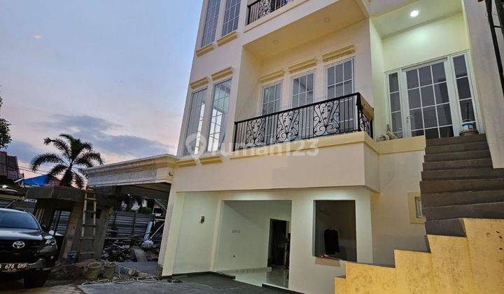 Rumah Mewah 3 Lantai Kualitas Premium di Pulomas 2