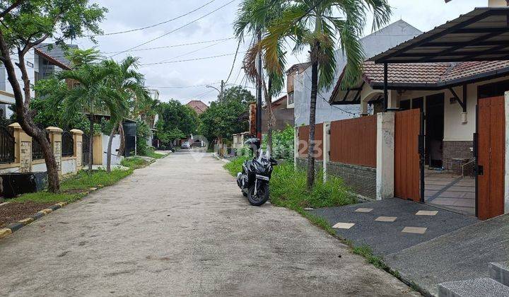 Rumah 2 Lantai Luas Terawat dalam Komplek di Jatiwaringin 2