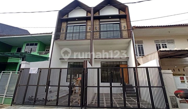 Rumah Baru 3 Lantai Scandinavia Akses Jalan 3 Mobil di Rawamangun Rumah Baru 3 Lantai Scandinavia Akses Jalan 3 Mobil di Rawamangun