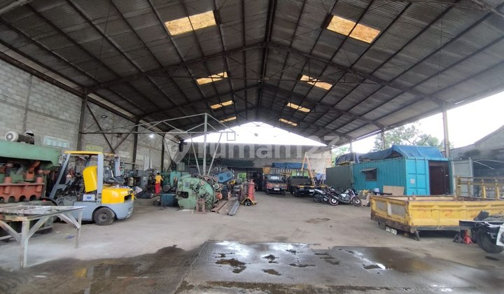 "Spacious Warehouse Workshop and Office, Land Included, Tronton Truck Access in Jati Luhur, Jati Asih"