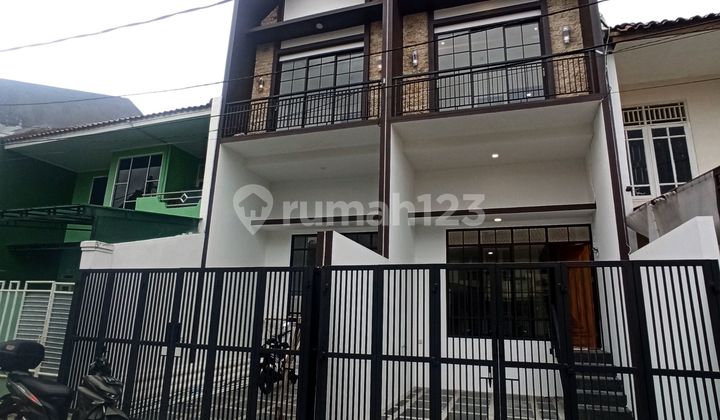 Rumah Baru 3 Lantai Scandinavia Akses Jalan 3 Mobil di Rawamangun 2