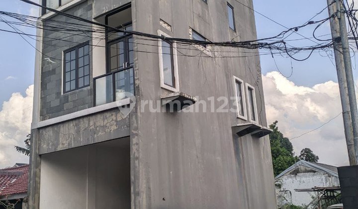 Spacious Land House in Curug Pondok Kelapa Complex