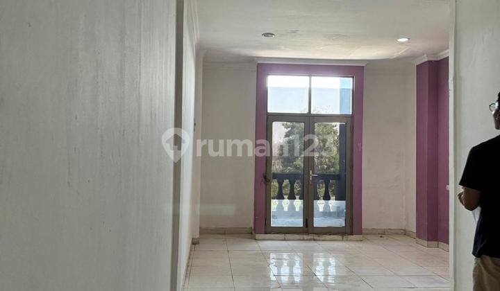 2-story Shop House. Strategic Location on the Side of the Road. 2