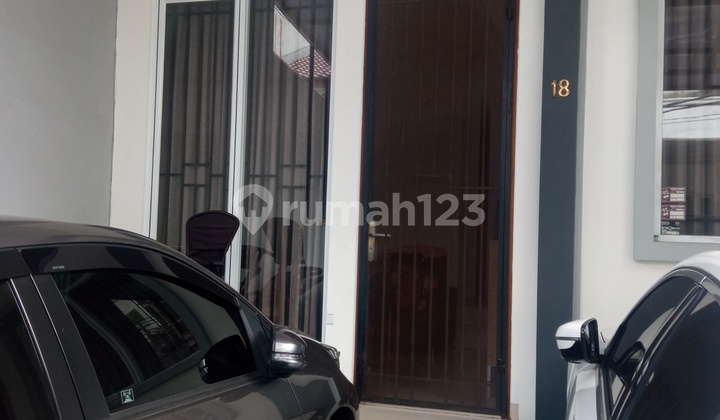 DiJual rumah 2 lantai full, rapi, minimalis modern di Hibrida