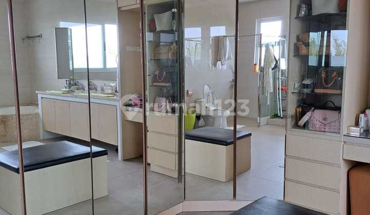 DiJual rumah di Villa Permata Gading, rumah 4 lantai, bangunan rapi, bersih, elegan dengan kolam renang dan Roof Garden 1