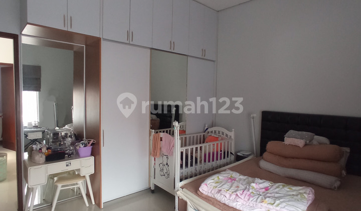 For sale: a fully furnished, neat, modern minimalist 2-story house in Hibrida. 2