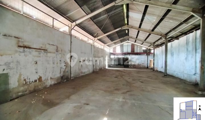 Warehouse for quick sale, quite spacious, needs renovation in Cipinang.