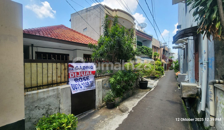 For Sale: 1.5-story house in the city center, Mangga Besar, suitable for a boarding house. 2