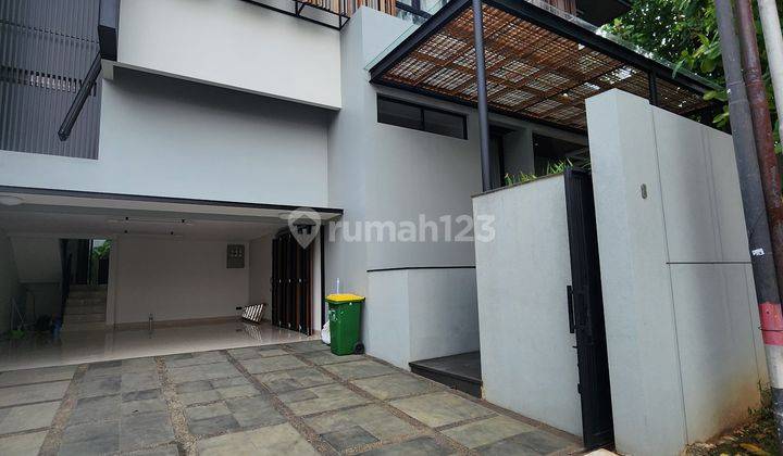 Rumah 2 Lantai Bagus Semi Furnished di Kemang, Jakarta Selatan 1