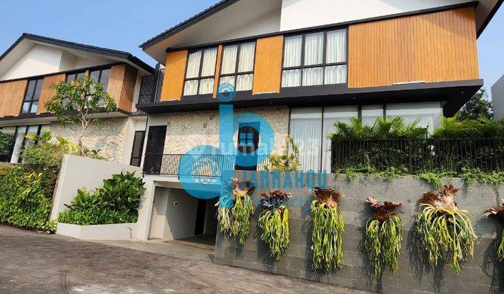 Rumah 3 Lantai Furnished SHM di Kemang, Jakarta Selatan 1