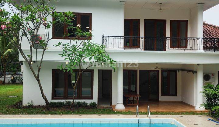 Rumah 2 Lantai Mewah Semi Furnished SHM di Kemang, Jakarta Selatan 2