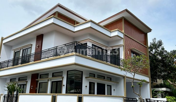 Rumah Modern Minimalis 3 Lantai