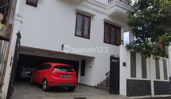 Rumah bagus 3 Lantai dekat Citos Mall Jaksel 1