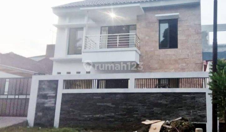 Rumah 2 lantai  di Kencanaloka 1