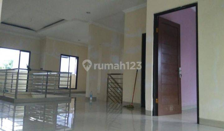 Rumah 2 lantai  di Kencanaloka 2