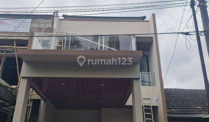 Rumah keren 2 lantai di villa melati mas 2