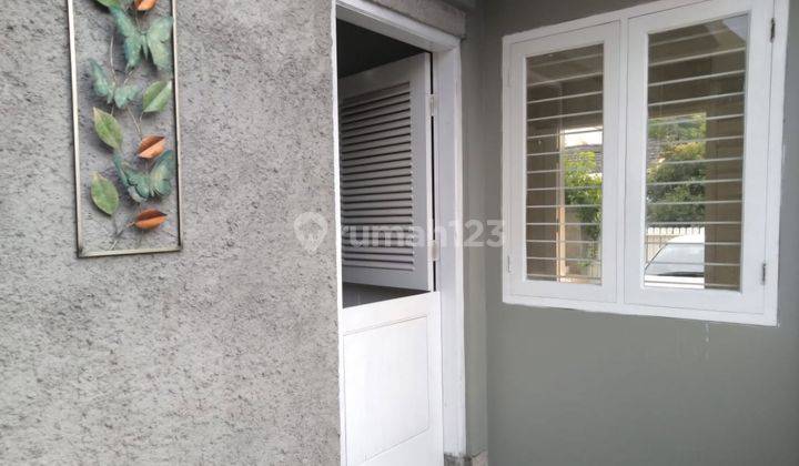 Dijual Cepat  Rumah 2 Lantai Hoek Griyaloka Bsd 2