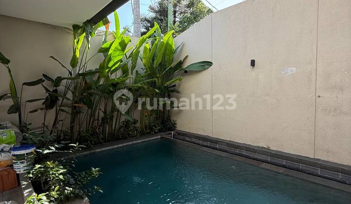 Rumah Mewah Bergaya Villa di Benoa