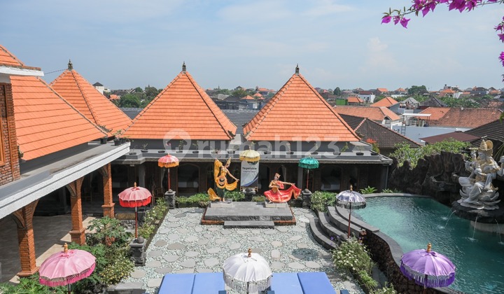 Balinese Style Spacious Villa In Padonan Canggu