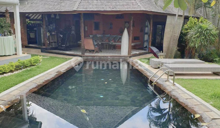 Tropical 2 BR Villa with Spacious Garden In Kerobokan