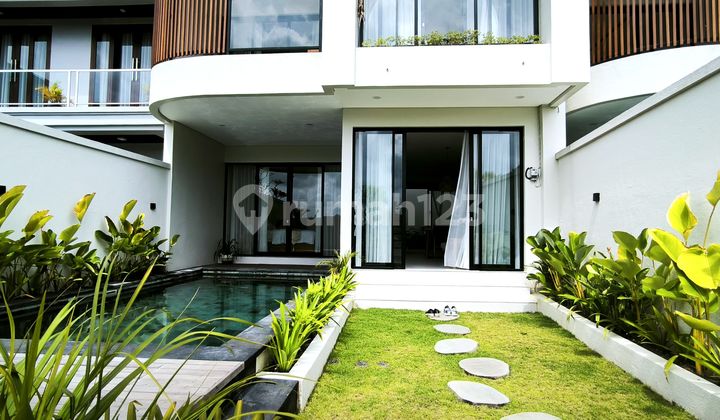 Modern Santorini Villa In Ungasan