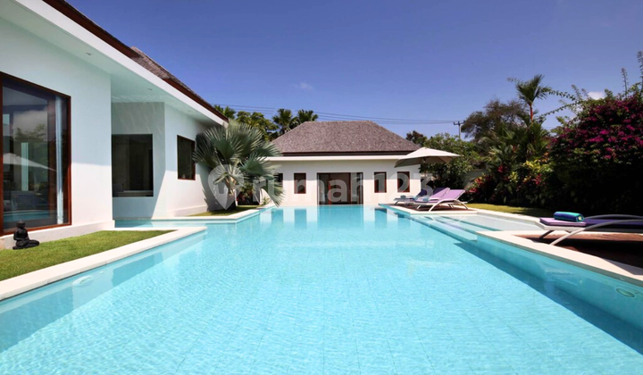 Villa Tropis Modern di Canggu