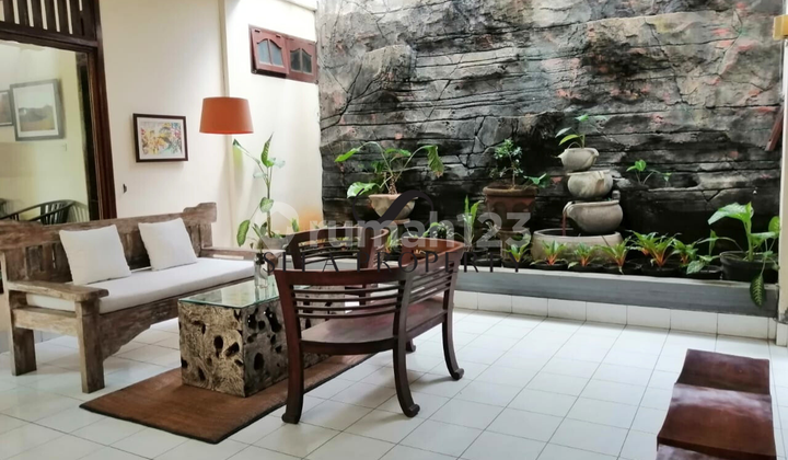 Rumah Keluarga Luas di Kawasan Renon yang Strategis 2