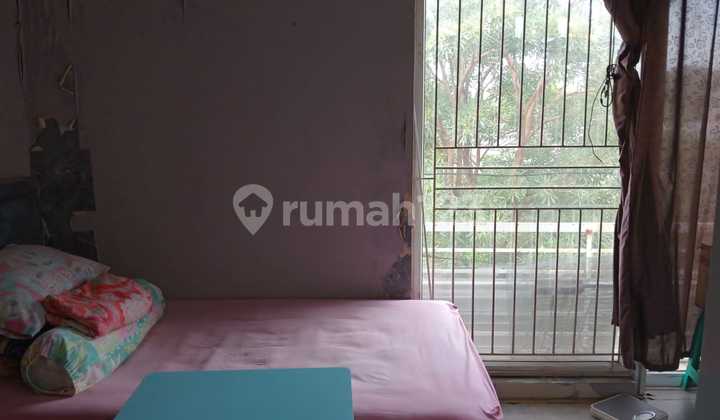 Dijual cepat rumah siap huni posisi hoek dalam cluster Park Residence , Taman Surya , Jakarta Barat 2
