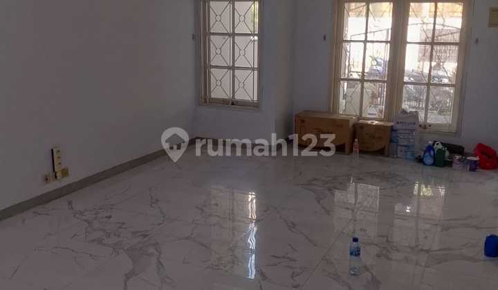 Disewakan cepat rumah rapih dan bagus siap huni , Taman Palem Lestari 2