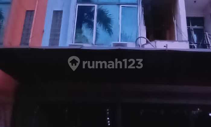 Dijual Cepat Ruko Lokasi Strategis Kawasan Ramai di Taman Palem Lestari