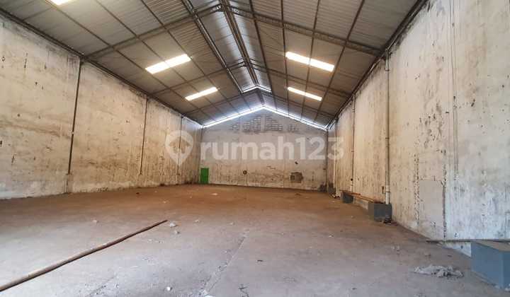 For immediate lease, ready-to-use warehouse in the PERGUDANGAN 75 area.