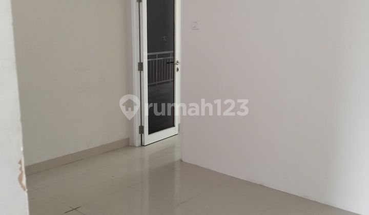 For rent urgently, two attached shophouses by the roadside in Taman Surya 5. 2