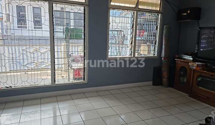 Dijual cepat rumah dua lantai full hadap Timur di Villa Taman Bandara