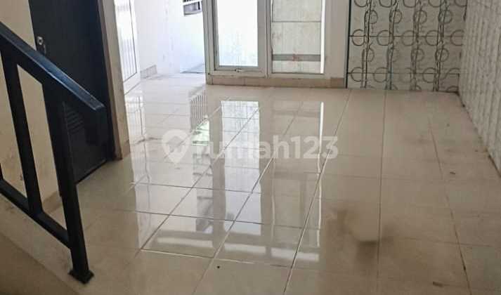 Dijual cepat rumah siap huni dalam cluster di Park Residence , Taman Surya , Jakarta Barat 1