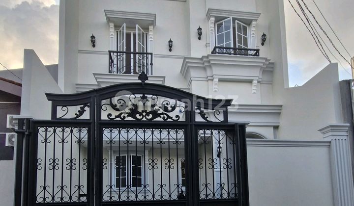 Rumah diJoglo Jakarta Barat bonus RoofTop, 5Mnt. ke Tol JORR 2