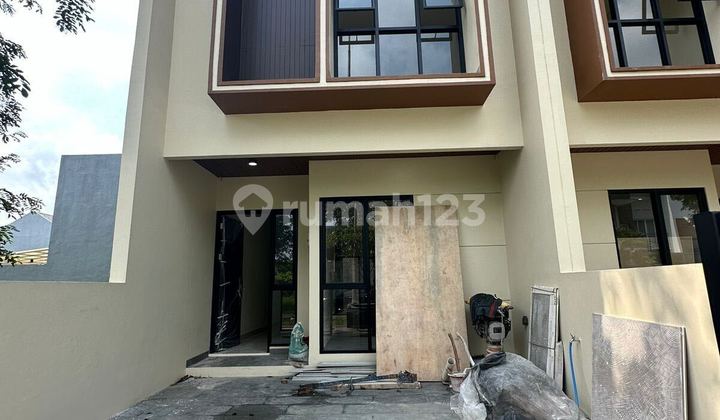 2 Rumah Jalur Boulevard Bangunan Mandiri Metland Puri