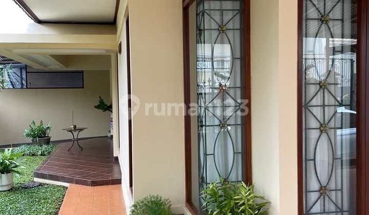 Dijual Rumah Rapi Terawat Halaman Luas di Taman Semanan Indah 2